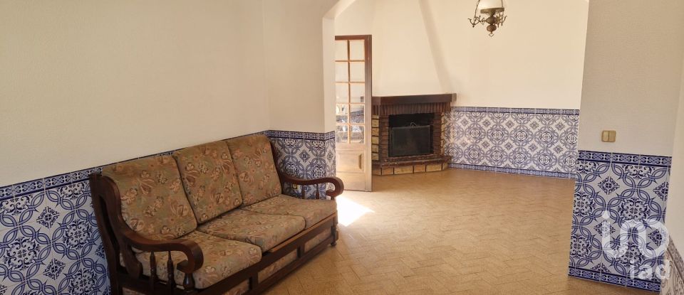 House T3 in Lamas e Cercal of 175 m²