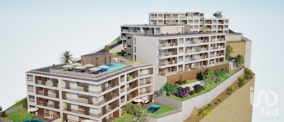 Apartamento T2 em Estreito de Câmara de Lobos de 99 m²