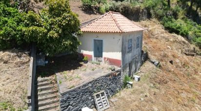 Terrain à Jardim da Serra de 853 m²