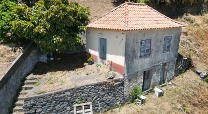 Terrain à Jardim da Serra de 853 m²