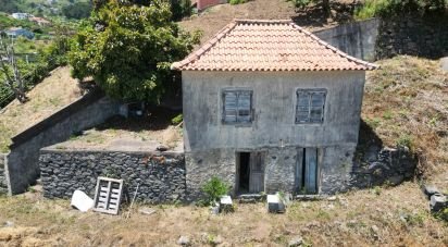 Terrain à Jardim da Serra de 853 m²