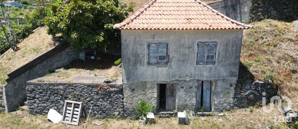 Terrain à Jardim da Serra de 853 m²