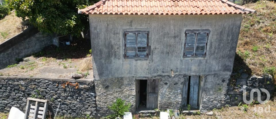 Terrain à Jardim da Serra de 853 m²