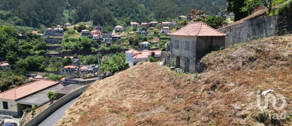 Terrain à Jardim da Serra de 853 m²