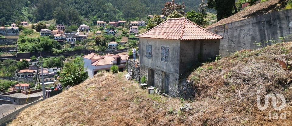 Terrain à Jardim da Serra de 853 m²