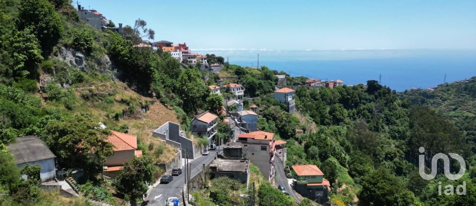 Terrain à Jardim da Serra de 853 m²