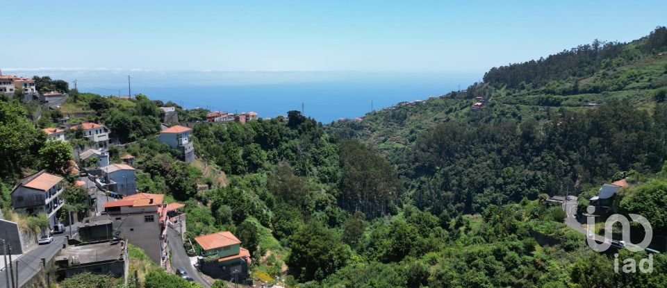 Terrain à Jardim da Serra de 853 m²