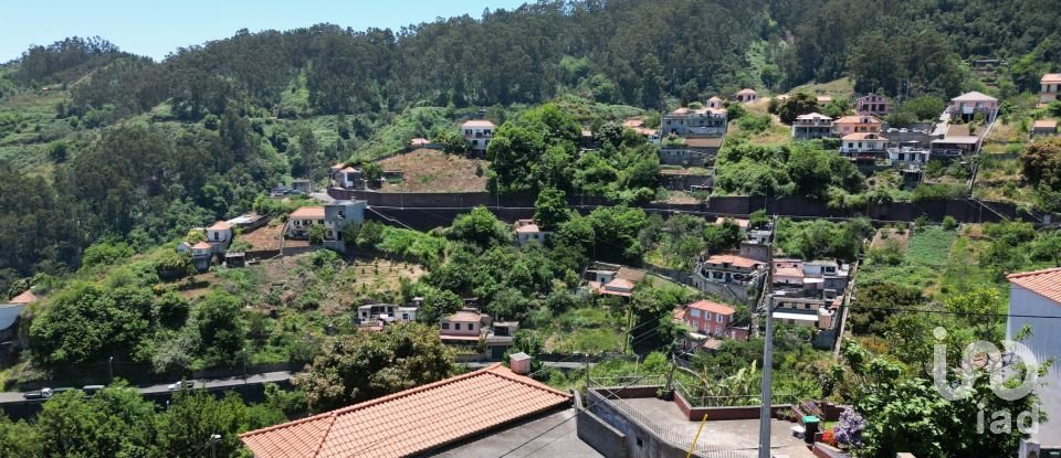 Terrain à Jardim da Serra de 853 m²