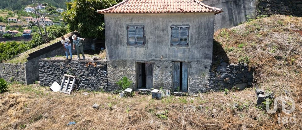 Terrain à Jardim da Serra de 853 m²