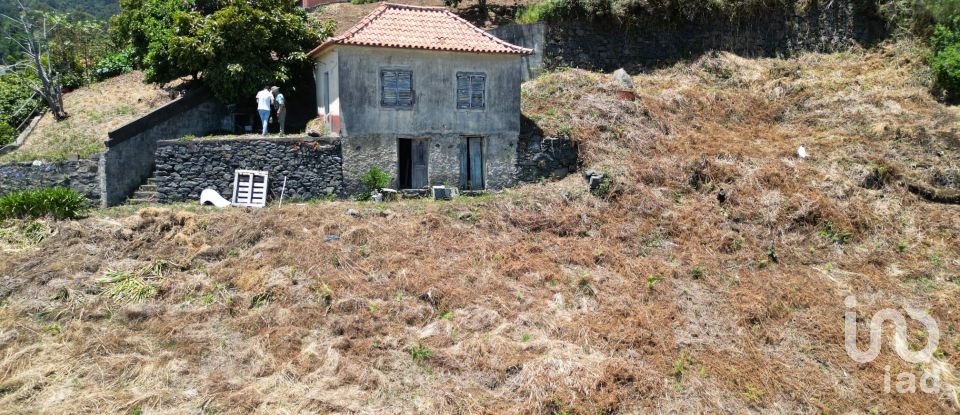 Terrain à Jardim da Serra de 853 m²