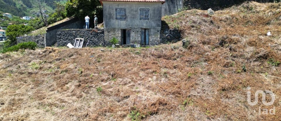 Terrain à Jardim da Serra de 853 m²