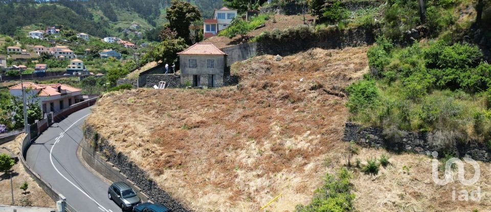 Terrain à Jardim da Serra de 853 m²