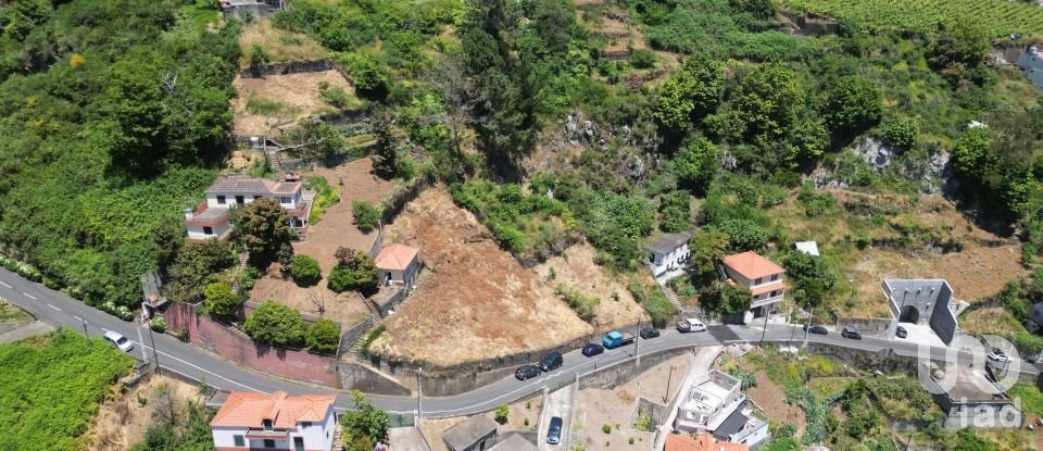 Terrain à Jardim da Serra de 853 m²