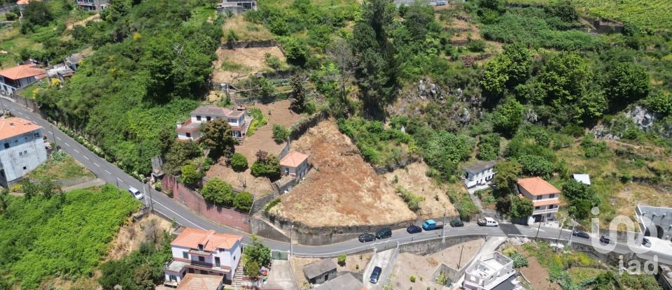 Terrain à Jardim da Serra de 853 m²