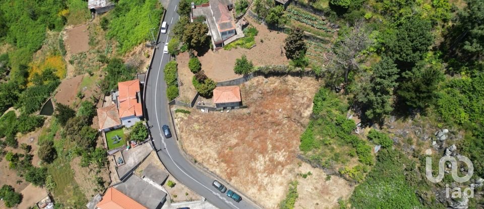 Terrain à Jardim da Serra de 853 m²