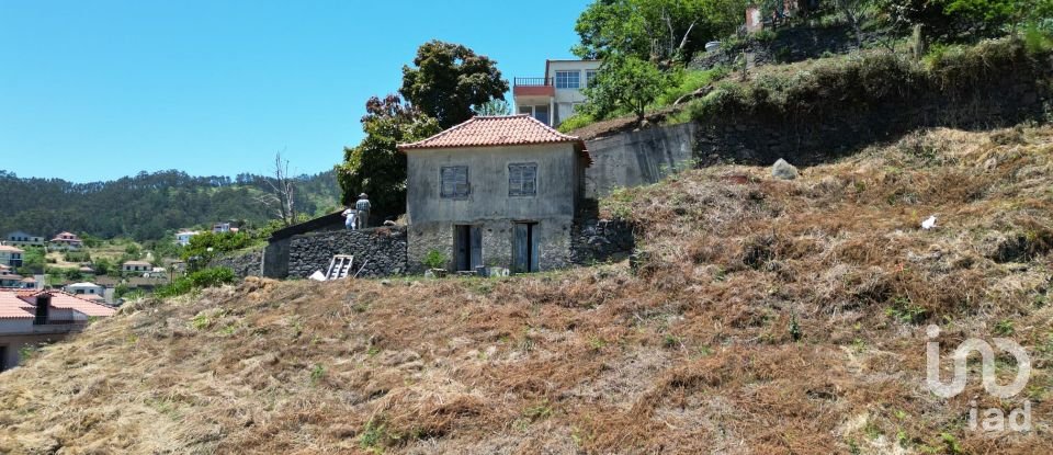 Terrain à Jardim da Serra de 853 m²