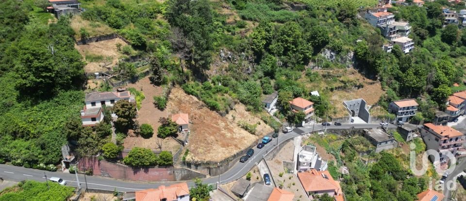 Terrain à Jardim da Serra de 853 m²