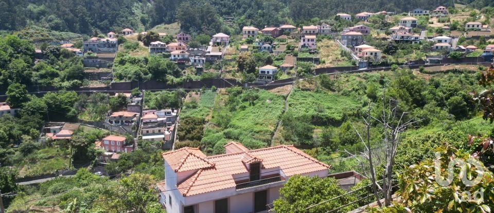 Terrain à Jardim da Serra de 853 m²