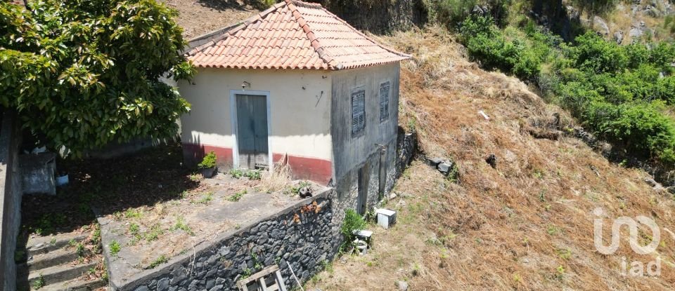 Terrain à Jardim da Serra de 853 m²