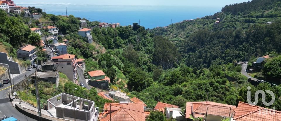 Terrain à Jardim da Serra de 853 m²