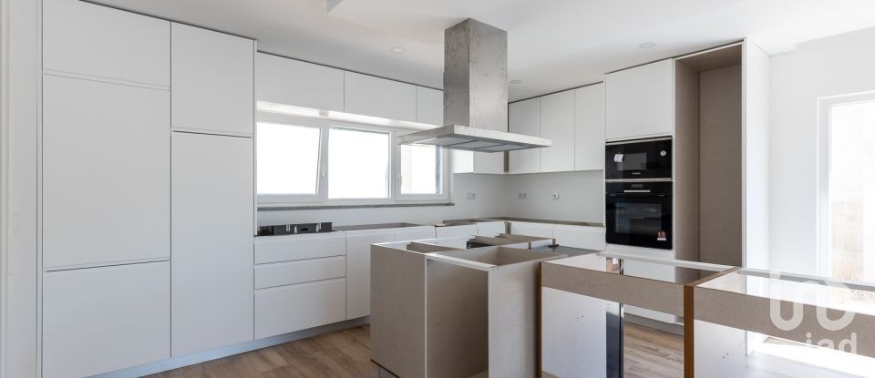 House T3 in Cadaval e Pêro Moniz of 205 m²