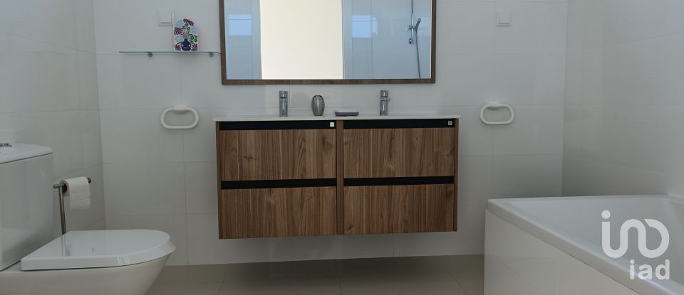 Moradia T3 em Tornada e Salir do Porto de 145 m²