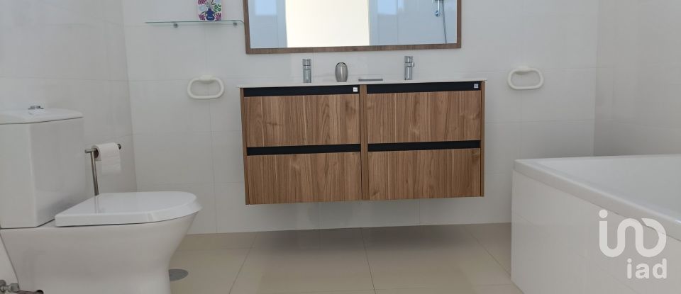 Moradia T3 em Tornada e Salir do Porto de 145 m²