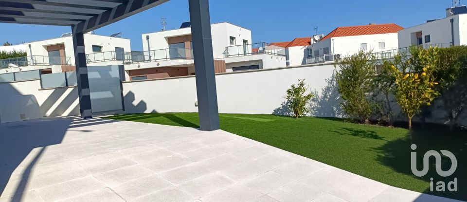 Moradia T3 em Tornada e Salir do Porto de 145 m²