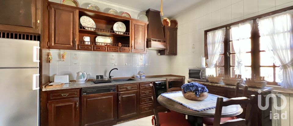 Moradia T5 em Vouzela e Paços de Vilharigues de 364 m²