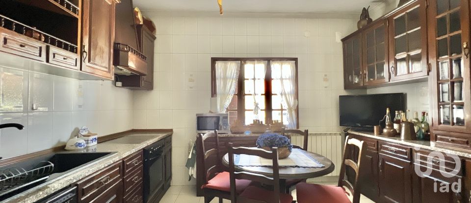 Moradia T5 em Vouzela e Paços de Vilharigues de 364 m²