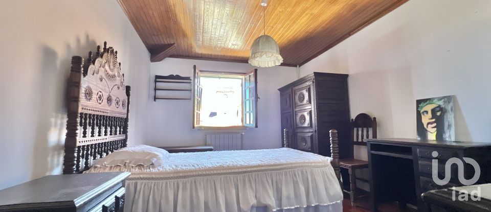 Moradia T5 em Vouzela e Paços de Vilharigues de 364 m²