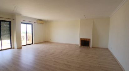 Apartment T4 in Faro (Sé e São Pedro) of 170 m²