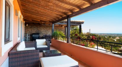 House T4 in Santa Bárbara de Nexe of 484 m²