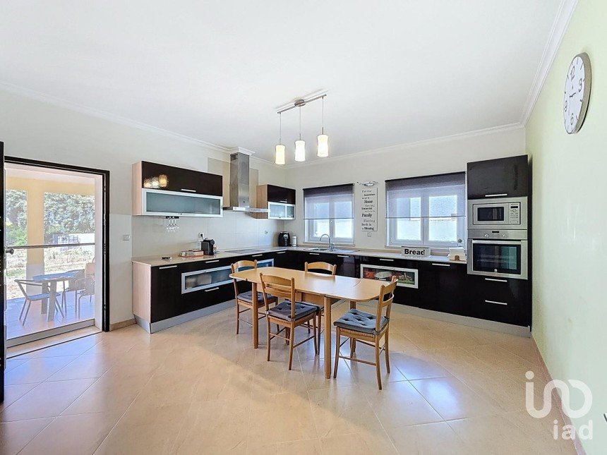 House T4 in Pinhal Novo of 197 m²