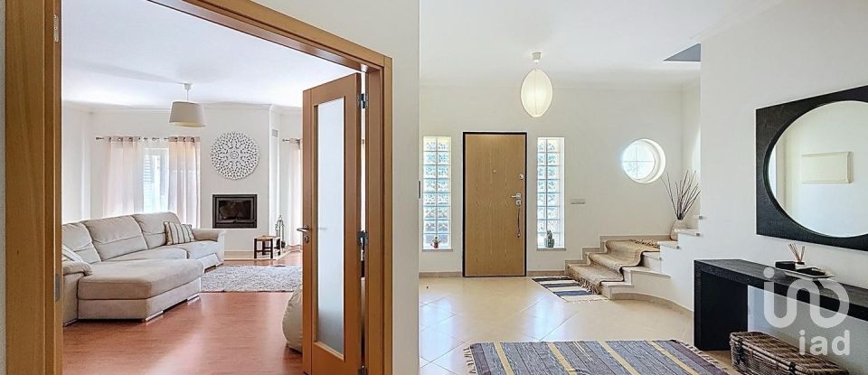 House T4 in Pinhal Novo of 197 m²