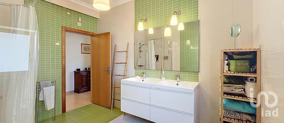 House T4 in Pinhal Novo of 197 m²