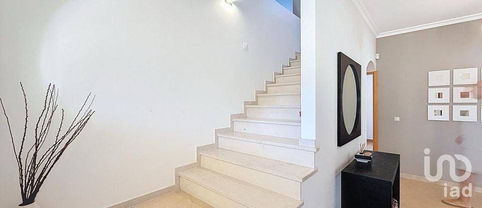 House T4 in Pinhal Novo of 197 m²