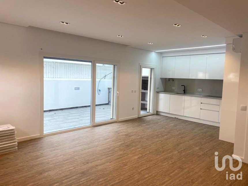 Maison T0 à Fernão Ferro de 131 m²