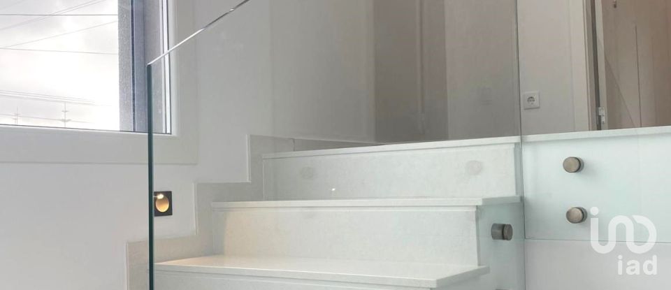 Maison T0 à Fernão Ferro de 131 m²