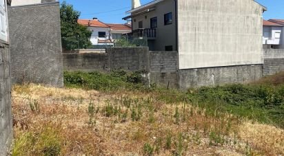 Terrain à bâtir à Campo e Sobrado de 166 m²