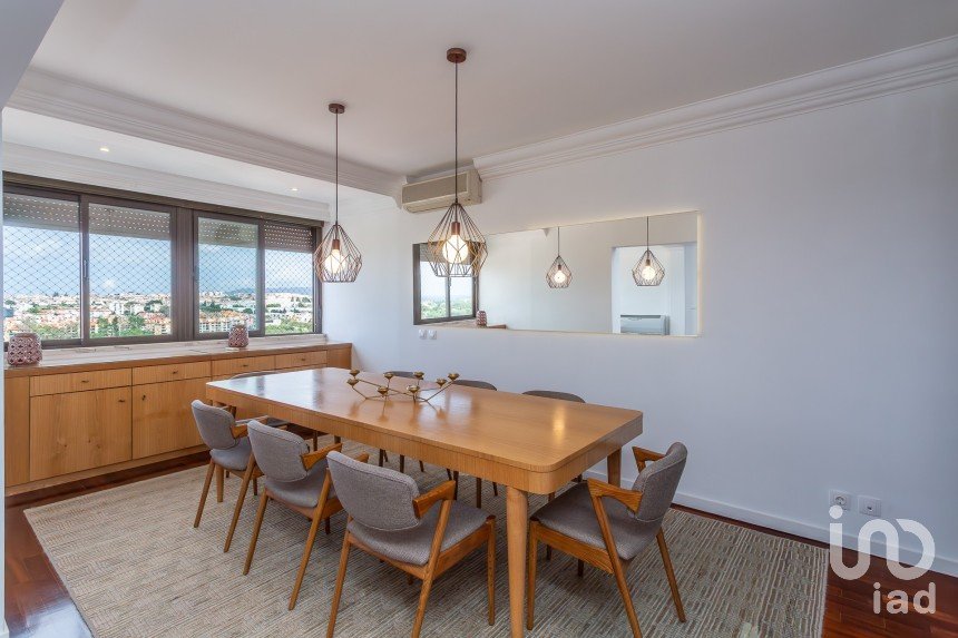 Apartment T4 in Oeiras e São Julião da Barra, Paço de Arcos e Caxias of 190 m²