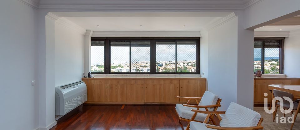Apartment T4 in Oeiras e São Julião da Barra, Paço de Arcos e Caxias of 190 m²