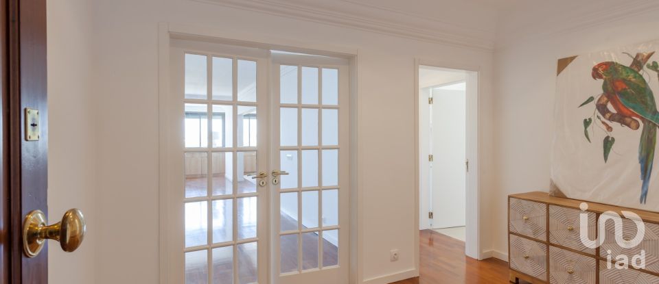 Apartment T4 in Oeiras e São Julião da Barra, Paço de Arcos e Caxias of 190 m²