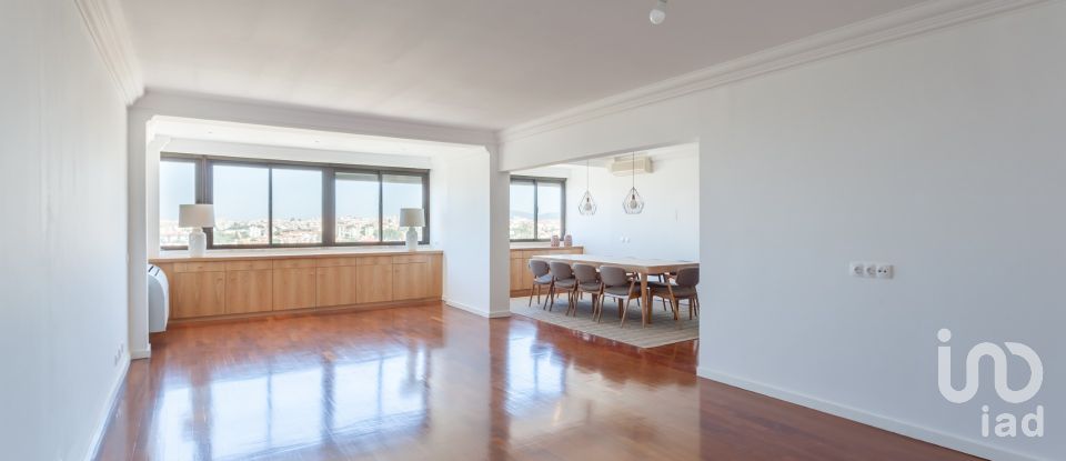 Apartment T4 in Oeiras e São Julião da Barra, Paço de Arcos e Caxias of 190 m²