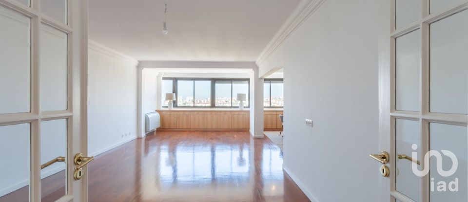 Apartment T4 in Oeiras e São Julião da Barra, Paço de Arcos e Caxias of 190 m²