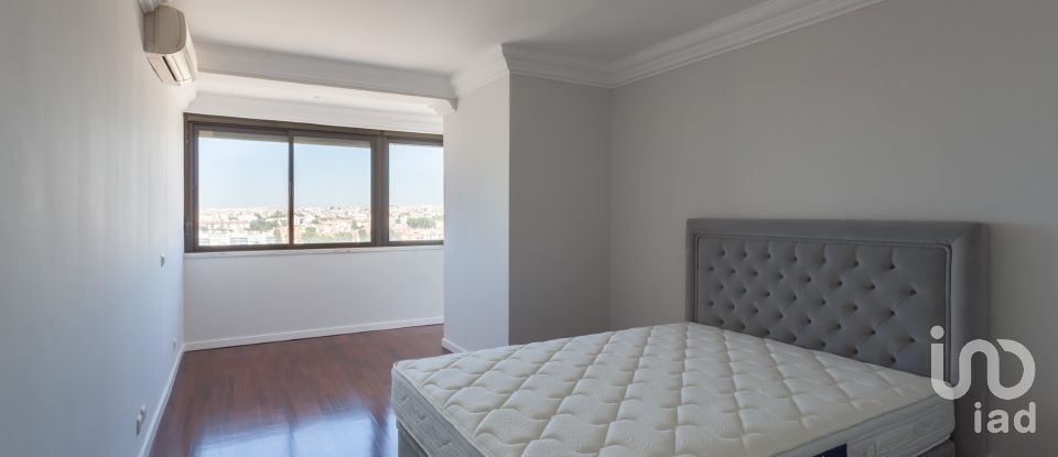 Apartment T4 in Oeiras e São Julião da Barra, Paço de Arcos e Caxias of 190 m²