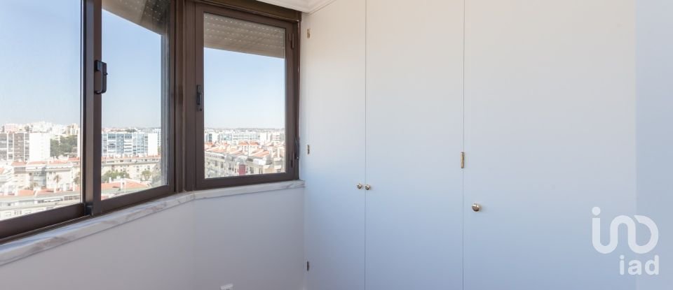 Apartment T4 in Oeiras e São Julião da Barra, Paço de Arcos e Caxias of 190 m²
