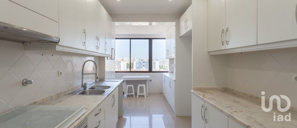 Apartment T4 in Oeiras e São Julião da Barra, Paço de Arcos e Caxias of 190 m²