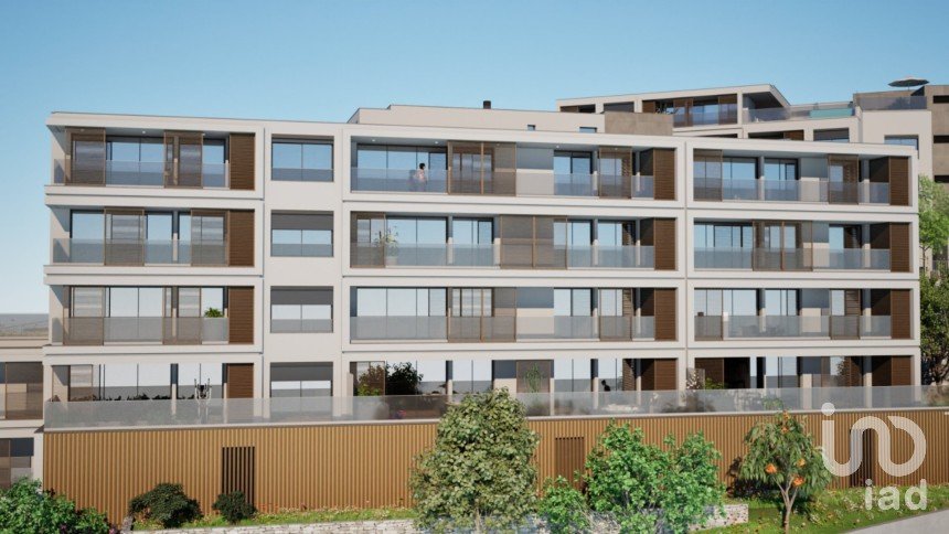 Apartamento T3 em Estreito de Câmara de Lobos de 135 m²