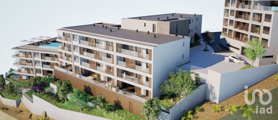 Apartamento T3 em Estreito de Câmara de Lobos de 135 m²